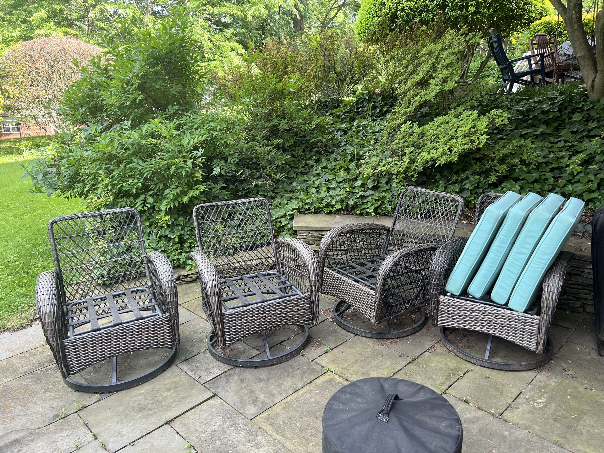 4x Outdoor Swivel Chairs (no cushions)
