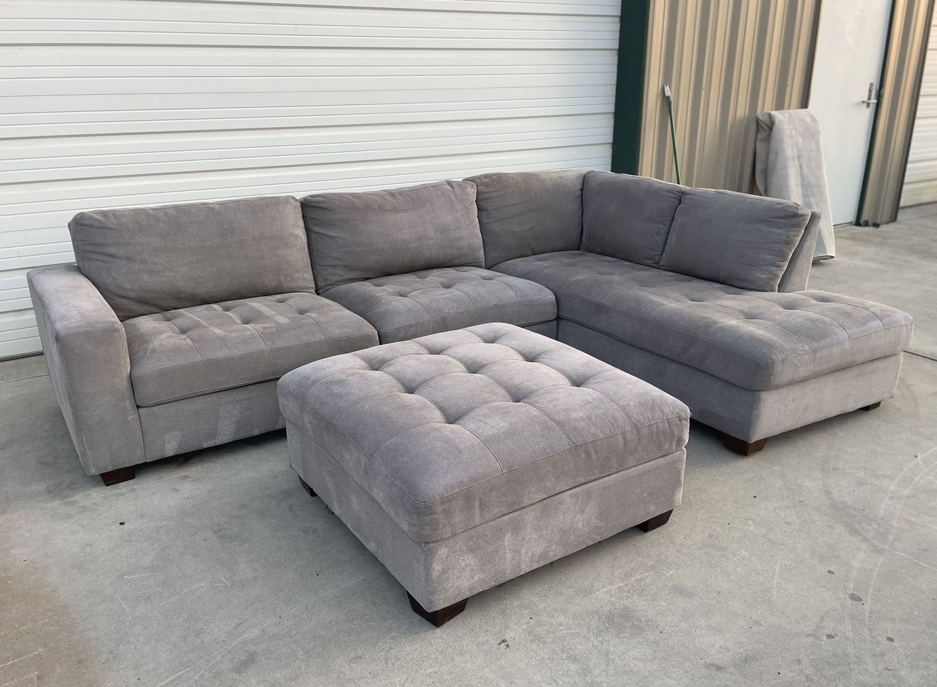 THOMASVILLE FABRIC 2 PIECE SECTIONAL WITH OTTOMAN