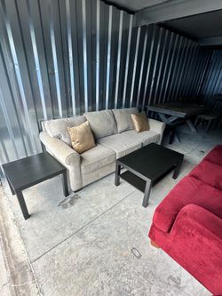 Sofa Couch Modern Style Comes W/ 2 Gold Pillows / Coffee Table & 2 End Tables‼️$150‼️FREE DELIVERY‼️