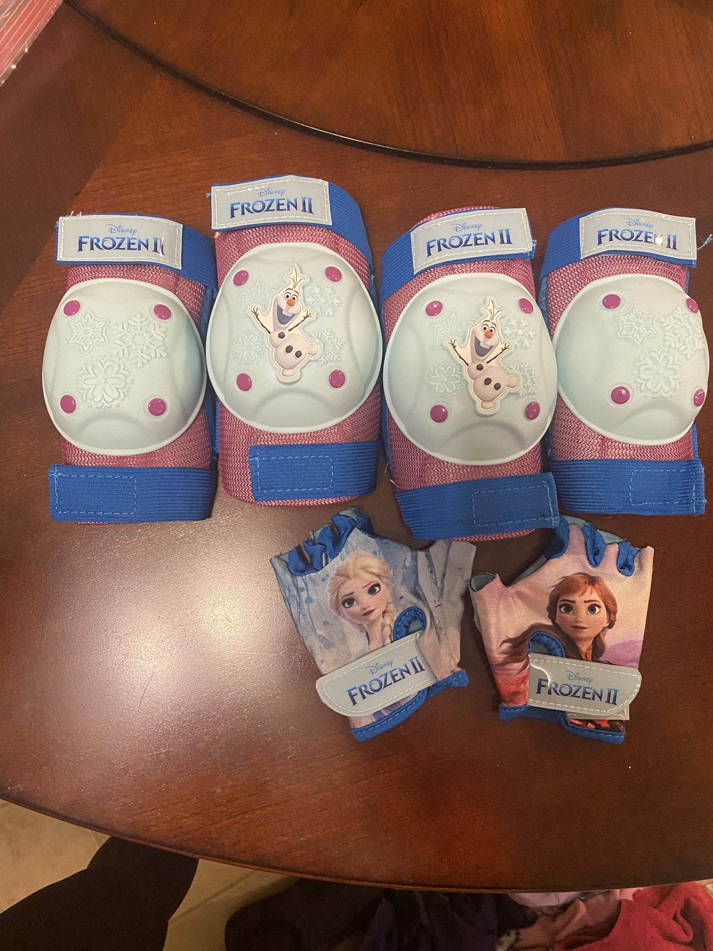 Frozen Knee Pads And Gloves