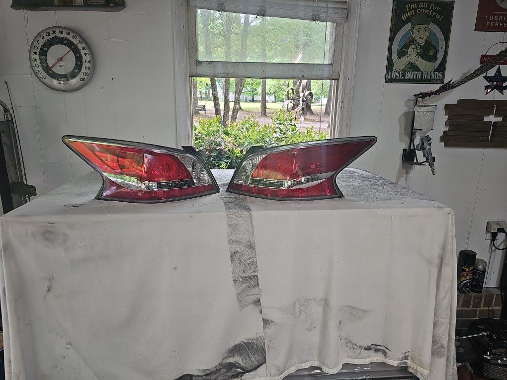 2014 Nissan Altima Tail Lights