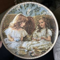 “Best friends” limited edition plate.