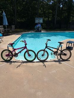 2 BMX-style bikes