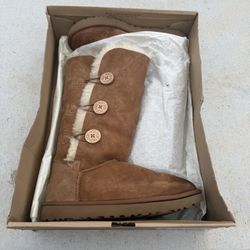 UGG Bailey Button Triplet II Size 10 