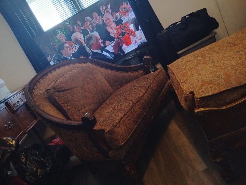 Couch Chair With Ottaman