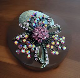 Vintage Gold-tone Aurora Borealis Pink Rhinestone Flower Brooch