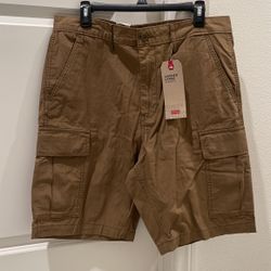 New Levi’s Cargo Shorts Size 33 