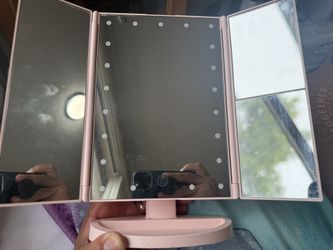 3 Folds Lighted Vanity Mirror With Led Light And Magnification 