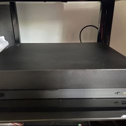 X BOX ONE with 2 Controllers & PLAYKIT CHARGER 