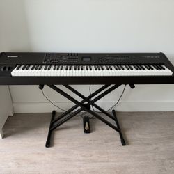 Yamaha S90XS 88-Key Professional Stage Synthesizer / Workstation