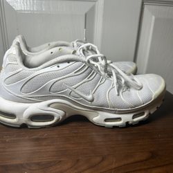 Nike Air Max Plus Triple white
