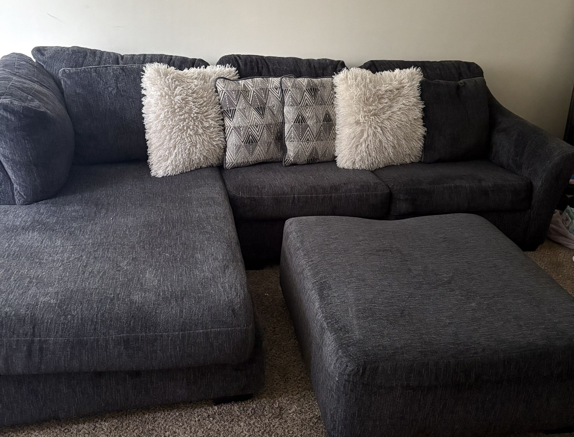 Sectional W/Pillows