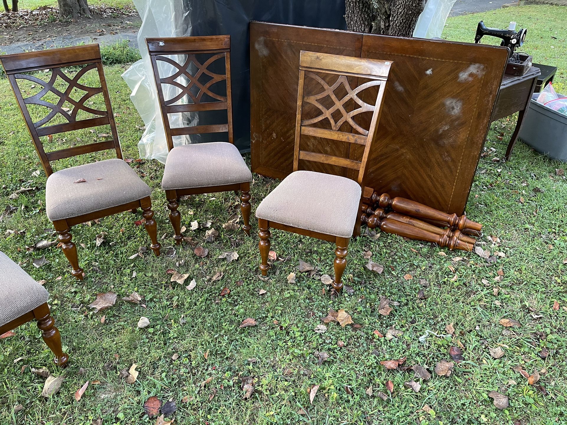 Table With 4 Chairs $20