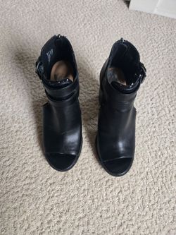 Report black shoes
