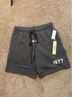 essentials shorts Iron