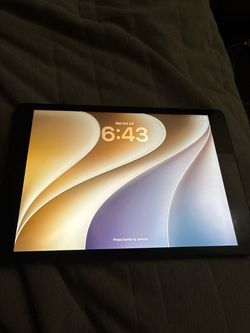I Pad 9th Generation 64 gb iOS 27 +box and case