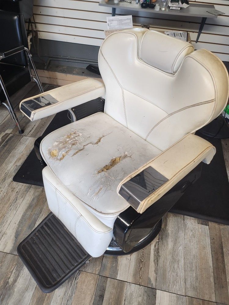 Barber Chair for Sale in Tampa, FL OfferUp