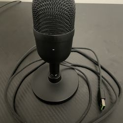 Black Razer Seiren Mini Mic
