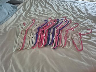50 children's plastic hangers