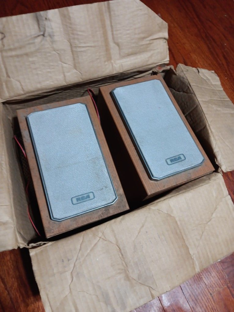 !FOR PARTS! RCA speakers 5$ OBO