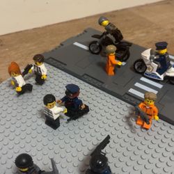 Lego Police And Criminal Mini Set W/ Vehicles, Weaponry