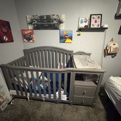 Crib With Changing Table 