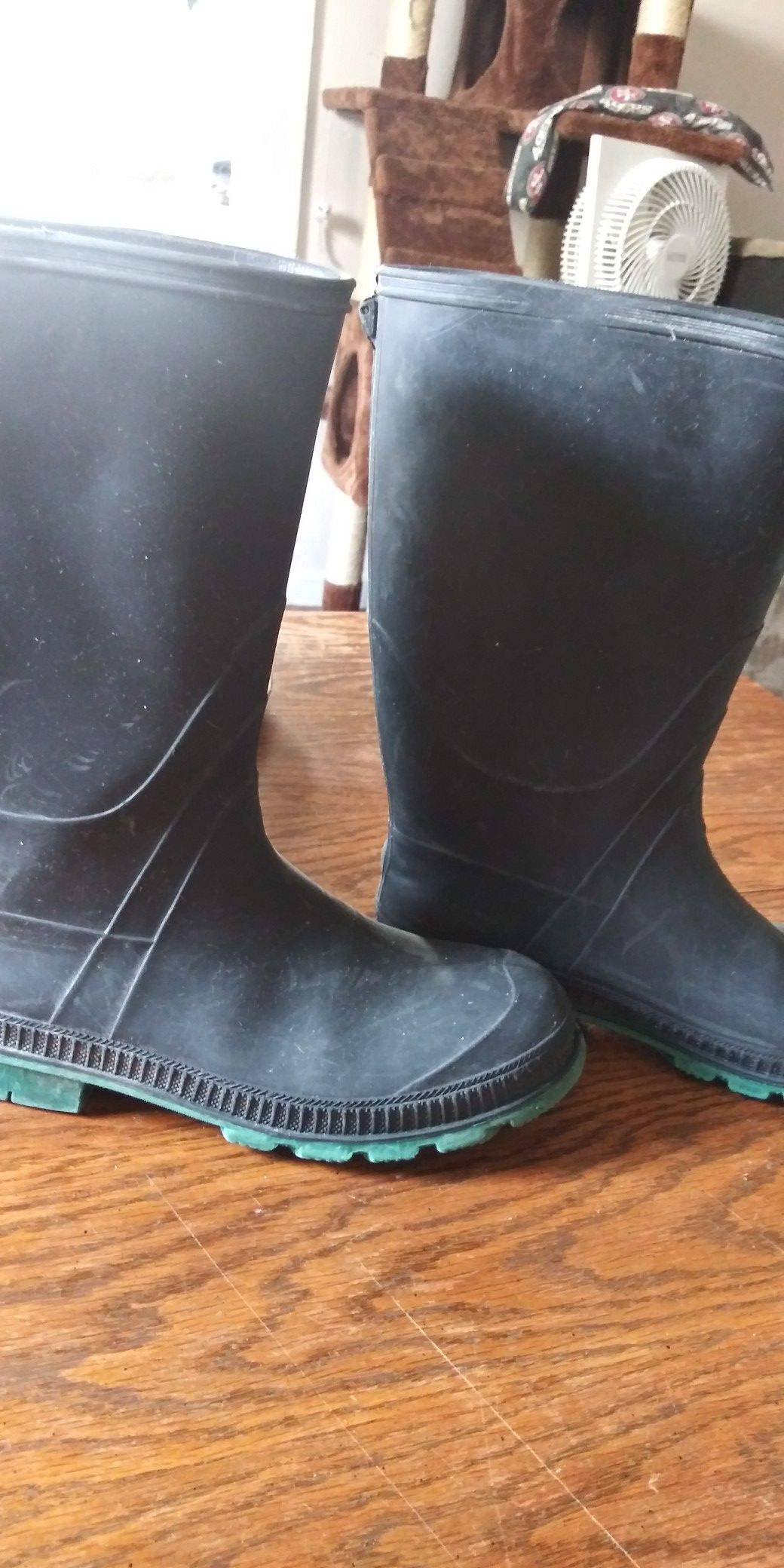 Mens rubber boots