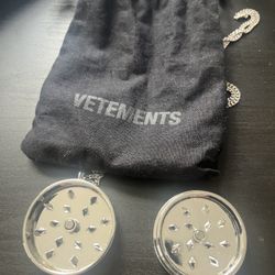 Sliver Vetements Grinder 