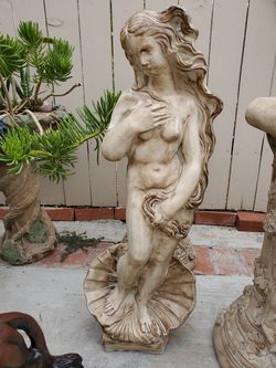 Statue woman