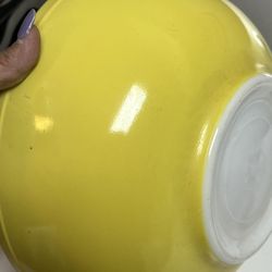 VINTAGE T. M. YELLOW PRIMARY PYREX BOWL