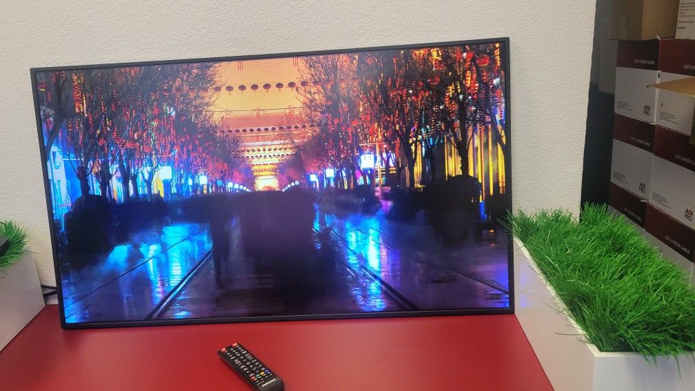 SAMSUNG TV 49" LH49 COMMERCIAL TV LIKE NEW REMOTE & CABLES INCLUDED.AMAZING SOUND & COLORS