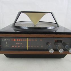 Vintage Zenith AM-FM Solid State Surround Sound Radio A424W-Working

