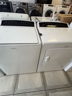 Whirlpool cabrio top load washer and gas dryer set