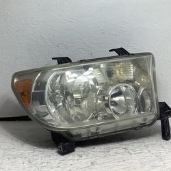 2007 2013 Toyota Tundra right headlight (1A)