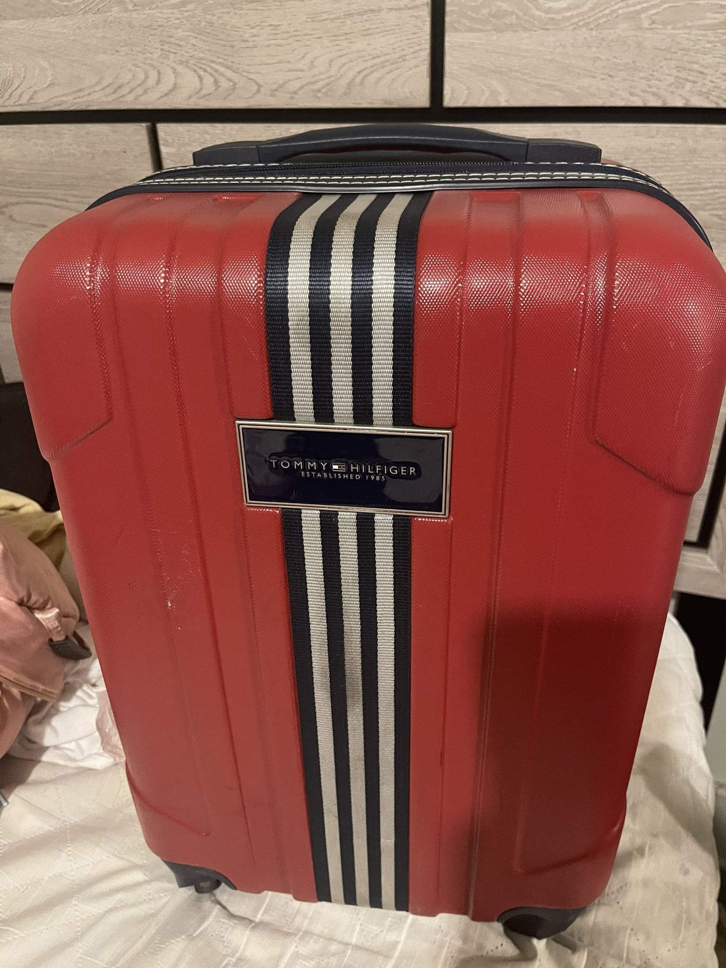 Tommy Hilfiger Suitcase Carry On