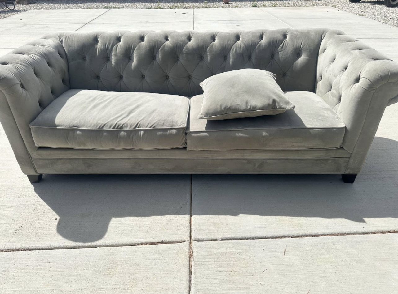 Couch READ DESCRIPTION ! 