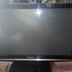 TV With Remote Control 