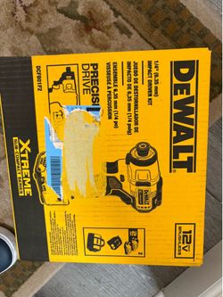 dewalt brushless cordless impact driver BRAND NEW plus battery and charger