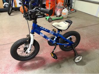 Kid’s bike with training wheels