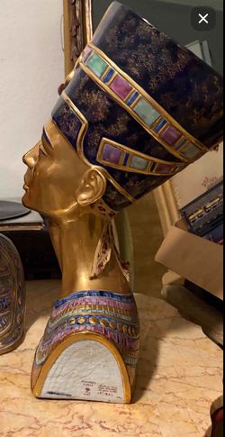 Edoardo Tasca/ Capodimonte Nefertiti