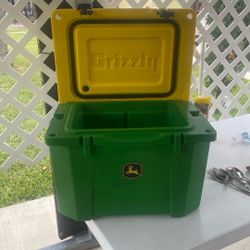 Grizzly Cooler  20 Quart John Deer 