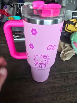 40 oz Stanley Quencher H2.0 FlowState tumbler in a pink finish featuring a Hello Kitty theme.