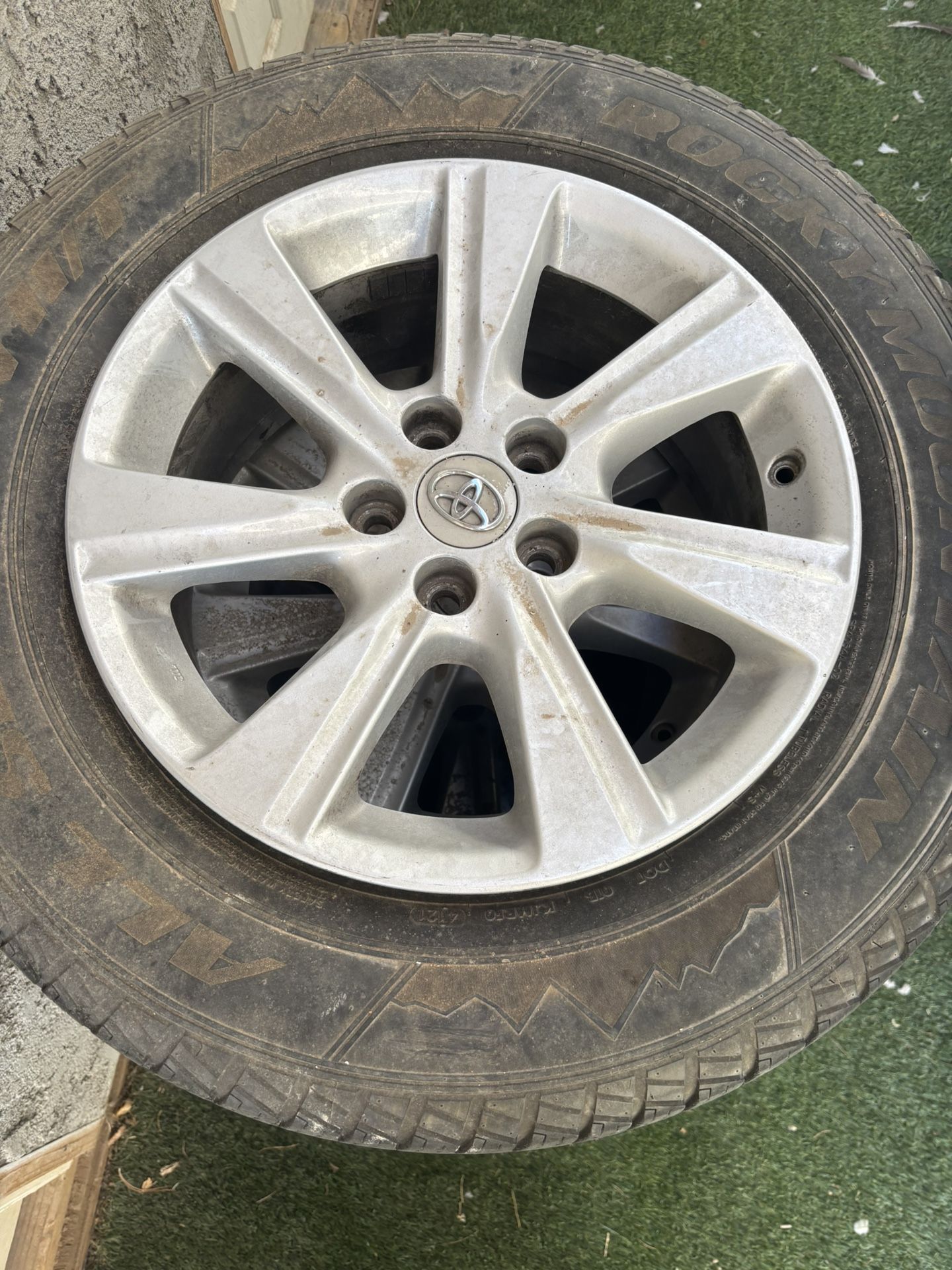 Llantas.  Para Toyota.  5.  Photos