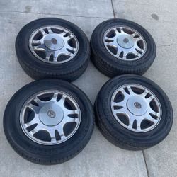 4 - 205/65r15 5x114.3 5x4.5 Stock Camry Chrome Honda Cr-v Crv Camry Altima Sentra Civic Stock Aluminum Rims Wheels With Good 80% Treads Tires !