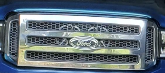 Chrome Front Grille Assembly with Blue Oval Emblem for 2005–2007 Ford Super Duty F-250 / F-350 / Excursion