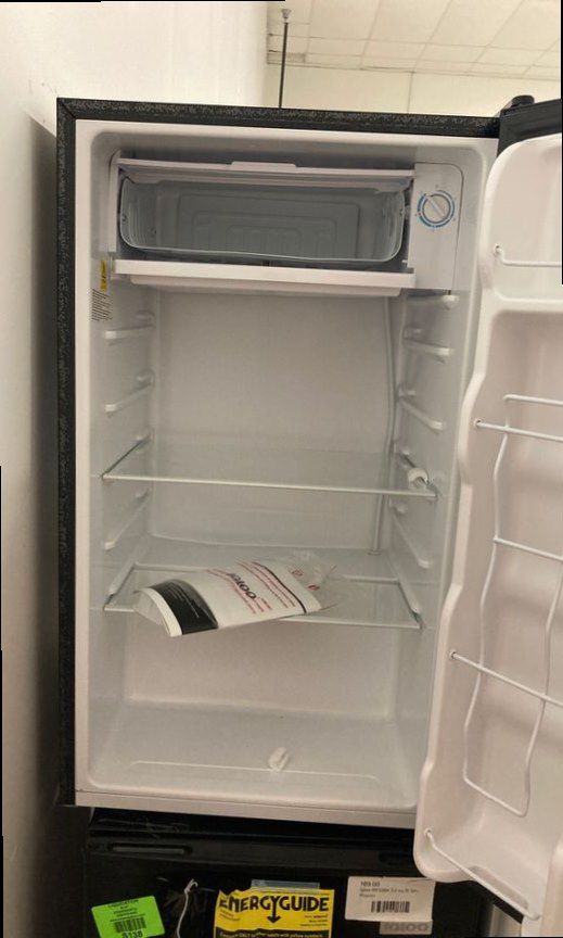 Igloo Mini Fridge ❄️ irf32bkb 3.2 cu. Ft. Sin ($89 each) Y9