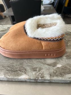 7.8-8.5W Home Slippers Tan in color