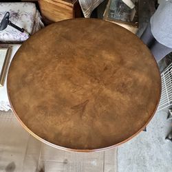 Mahogany w/Walnut Inlay Dining Table (Antique lovers!!)