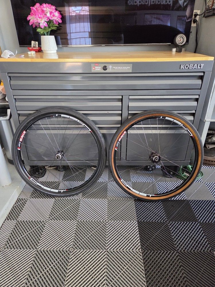 27.5" Stan's no tubes Mountain Bike wheel set. (Higley and Germann in Gilbert)