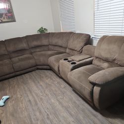 Mueble En Exelentes Condiciones Se Abren Los Acientos Para Recostarse Muy Comodamente Asen Masajes Tiene Para Poner Sus Vevidas Y Lo Pueden Mantener H